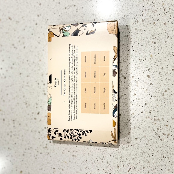 Laura Geller The Casual Collection | Multi-Finish Eyeshadow Palette - Picture 3 of 3